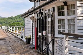 Cottage by Mawddach Trail With Stunning Views