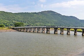Cottage by Mawddach Trail With Stunning Views