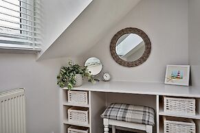 Duplex in Whitby Near the Beach