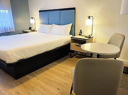 SKKY Hotel