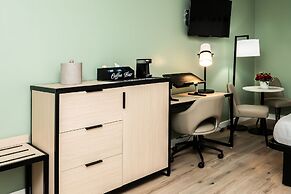 SKKY Hotel