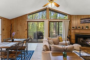 2-Bedroom cabin Hot tub Fireplace PS5