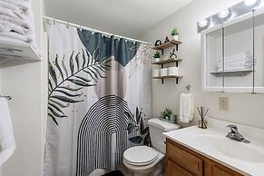 2-Bedroom cabin Hot tub Fireplace PS5