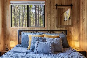 2-Bedroom cabin Hot tub Fireplace PS5