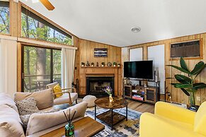 2-Bedroom cabin Hot tub Fireplace PS5