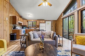 2-Bedroom cabin Hot tub Fireplace PS5