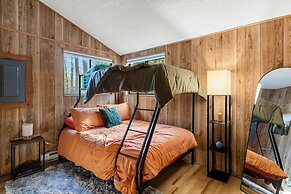 2-Bedroom cabin Hot tub Fireplace PS5