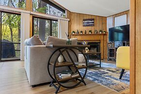 2-Bedroom cabin Hot tub Fireplace PS5