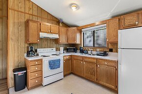 2-Bedroom cabin Hot tub Fireplace PS5