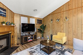 2-Bedroom cabin Hot tub Fireplace PS5