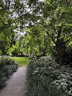 Royal Executive Living Garden Executive