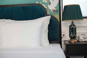 Azen Lakeside Hotel & Travel