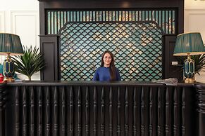 Azen Lakeside Hotel & Travel