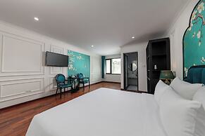 Azen Lakeside Hotel & Travel