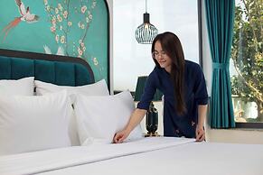 Azen Lakeside Hotel & Travel