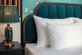 Azen Lakeside Hotel & Travel