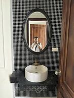 Azen Lakeside Hotel & Travel