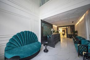 Azen Lakeside Hotel & Travel
