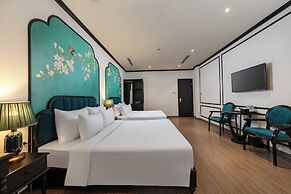 Azen Lakeside Hotel & Travel