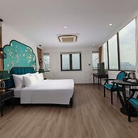 Azen Lakeside Hotel & Travel