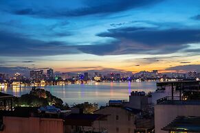 Azen Lakeside Hotel & Travel