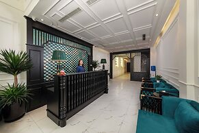 Azen Lakeside Hotel & Travel