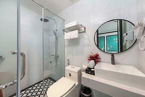 Azen Lakeside Hotel & Travel