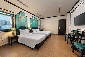 Azen Lakeside Hotel & Travel