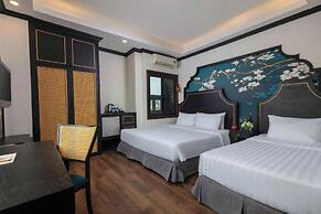 Azen Lakeside Hotel & Travel