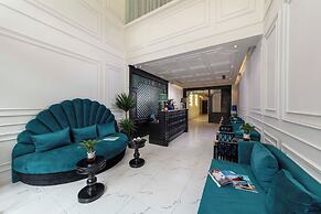 Azen Lakeside Hotel & Travel