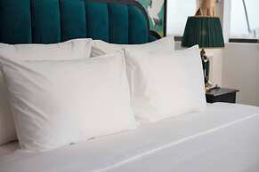 Azen Lakeside Hotel & Travel