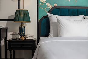Azen Lakeside Hotel & Travel