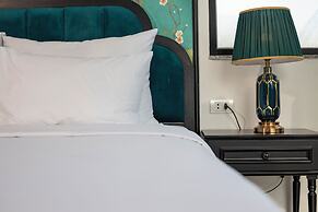 Azen Lakeside Hotel & Travel
