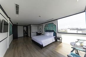 Azen Lakeside Hotel & Travel