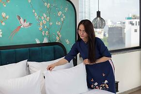 Azen Lakeside Hotel & Travel