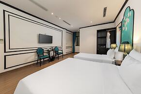 Azen Lakeside Hotel & Travel