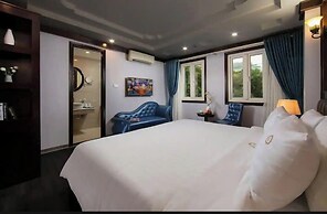 Azen Lakeside Hotel & Travel