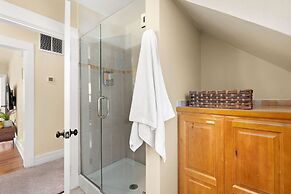 Spacious Old Town Home Walk to Dining & Culture!