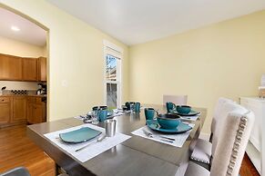 Spacious Old Town Home Walk to Dining & Culture!