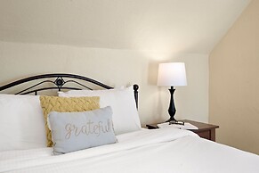 Spacious Old Town Home Walk to Dining & Culture!