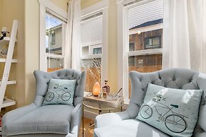 Spacious Old Town Home Walk to Dining & Culture!