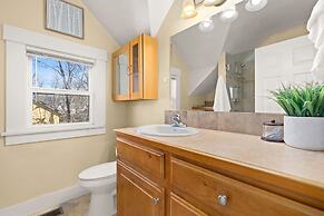 Spacious Old Town Home Walk to Dining & Culture!