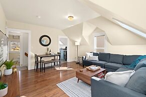 Spacious Old Town Home Walk to Dining & Culture!