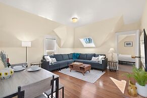 Spacious Old Town Home Walk to Dining & Culture!