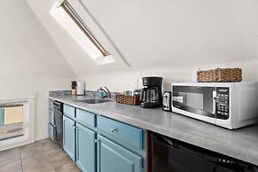 Spacious Old Town Home Walk to Dining & Culture!