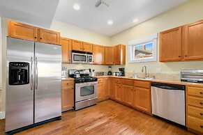 Spacious Old Town Home Walk to Dining & Culture!