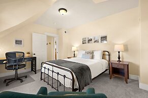 Spacious Old Town Home Walk to Dining & Culture!