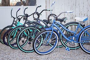 Greeley Station UNC Retreat w/ Fire Pit & Bikes