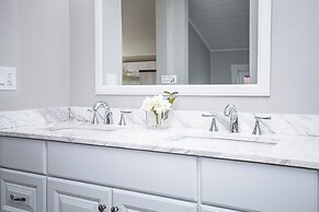 Greeley Station UNC Retreat w/ Fire Pit & Bikes