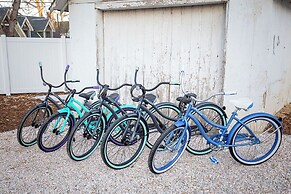 Greeley Station UNC Retreat w/ Fire Pit & Bikes